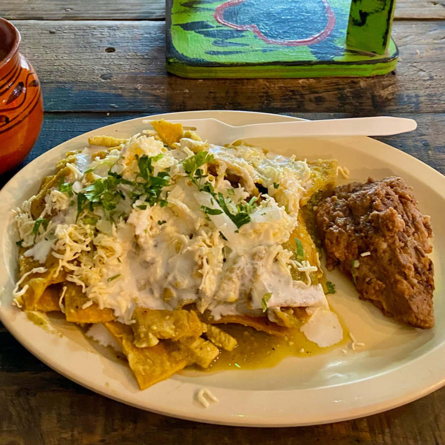 CHILQUILES CON POLLO