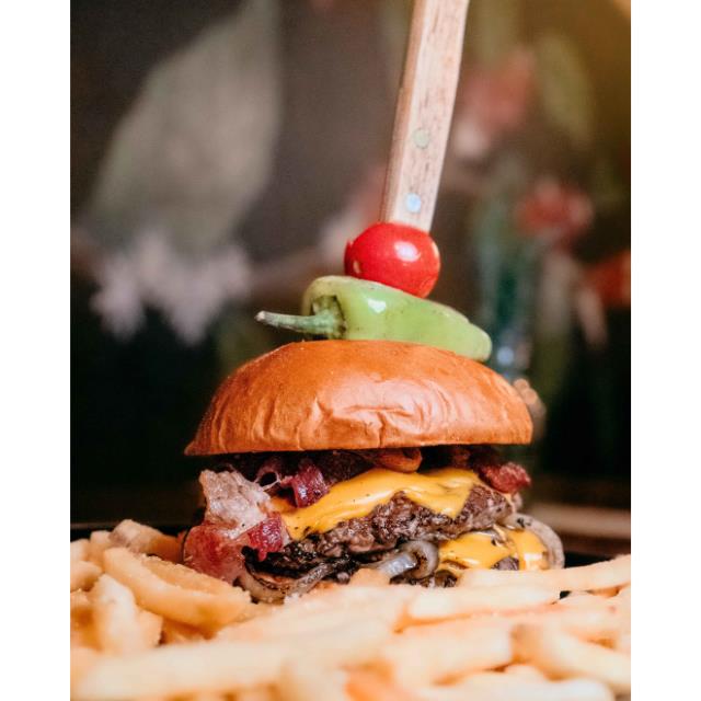 HAMBURGUESA LA CHONCHIS