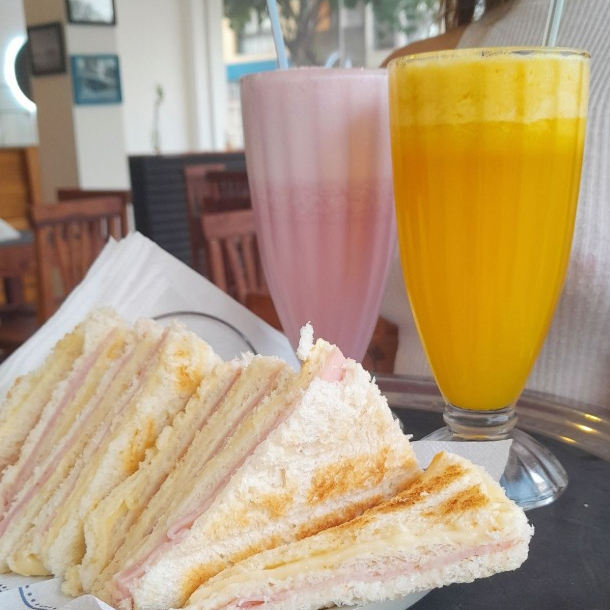 2 Jugos y 2 Triples