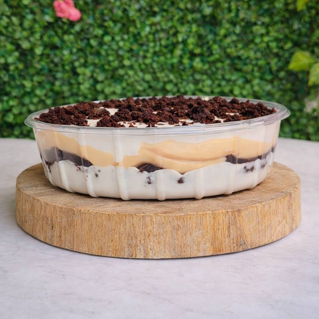 Camadas generosas de mousse de leite Ninho bem cremosa, brownie macio e chocolatudo e brigadeiro cremoso de leite Ninho, finalizada com pedaços de brownie. Uma sobremesa equilibrada, cremosa e perfeita para dividir ou se presentear Ideal para Natal e Ano Novo Produção artesanal