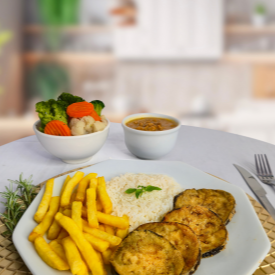 Beringela Empanada crocante, com arroz feijão e fritas.