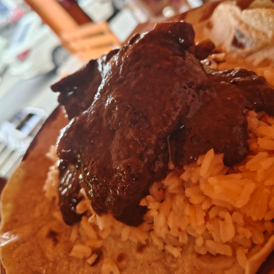 Taco completo de Mole