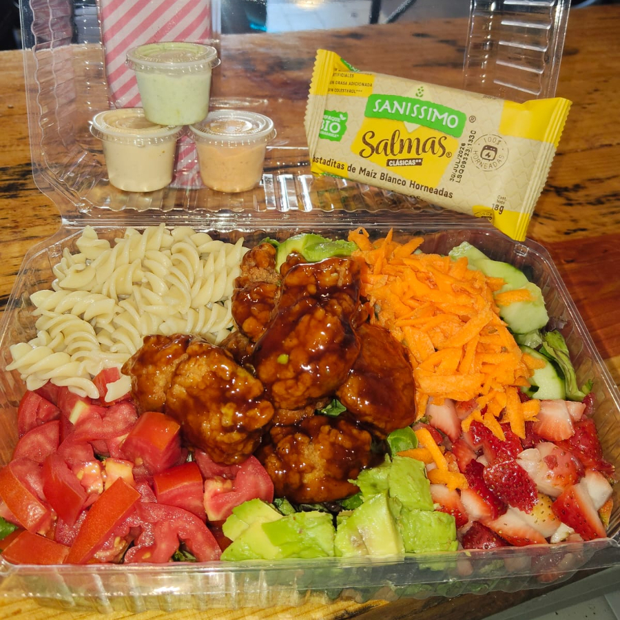 ENSALADA CON BONLESS BBQ