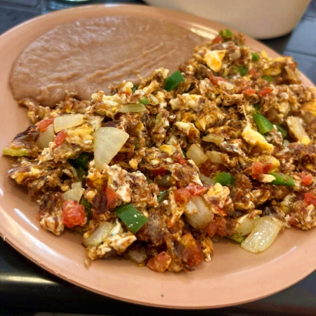 HUEVO CON MACHACADO