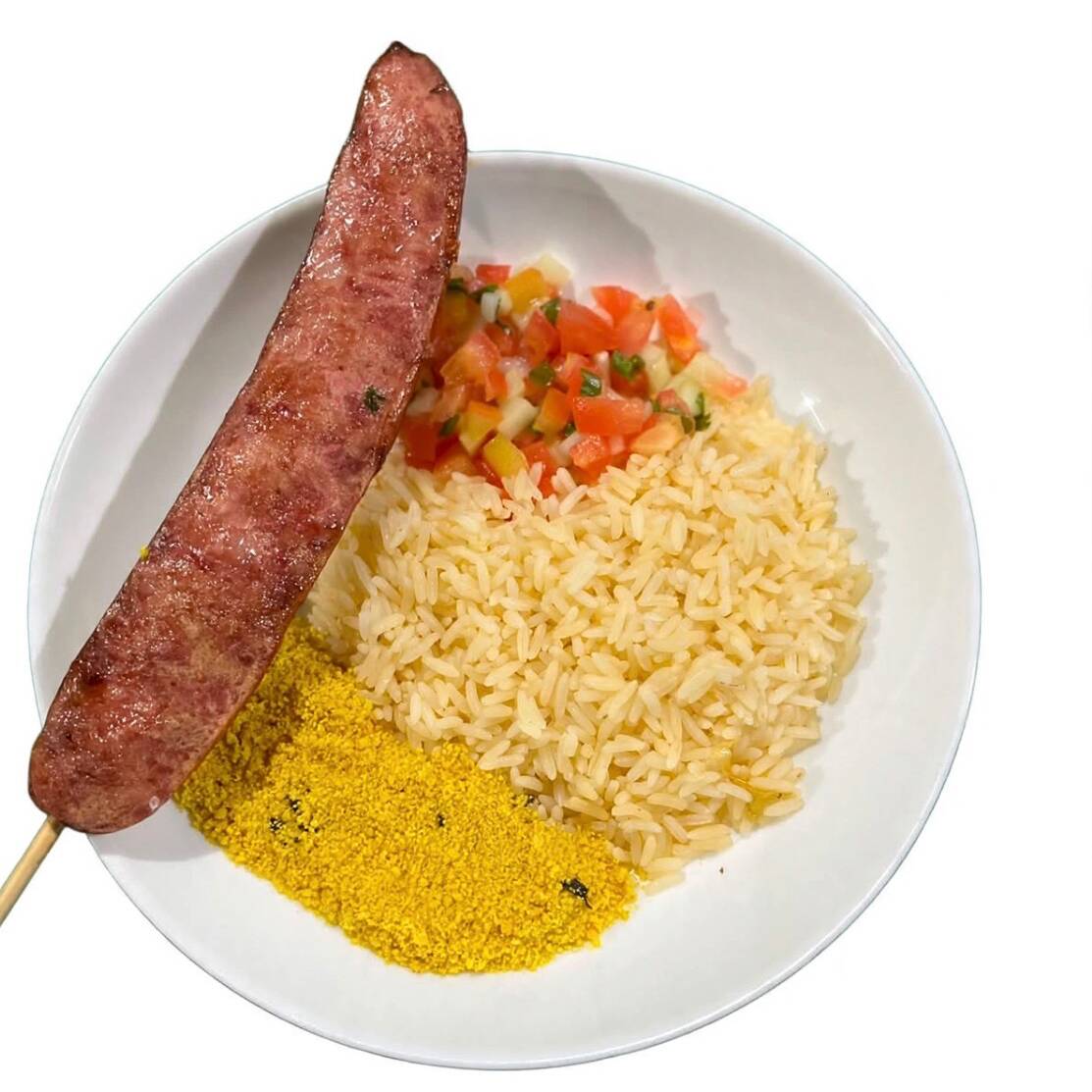 Espeto de calabresa, picante e suculento, grelhado na brasa para um sabor inesquecível.