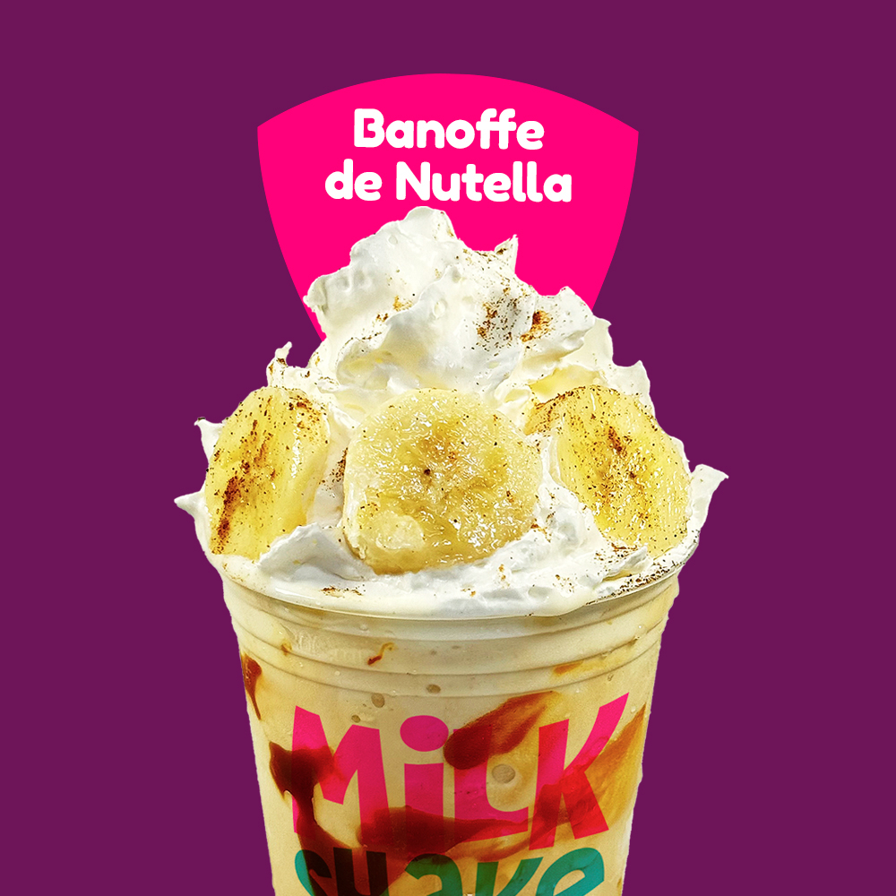 Experimente o irresistível Milkshake de Banoffee com Nutella! Feito com sorvete cremoso de baunilha, este milkshake combina o sabor clássico da torta Banoffee, com banana e canela, e o toque especial da Nutella, criando uma explosão de sabores. Perfeito para refrescar seu Dia e satisfazer seus desejos por algo doce e sofisticado. Peça agora e aproveite cada gole dessa delícia!