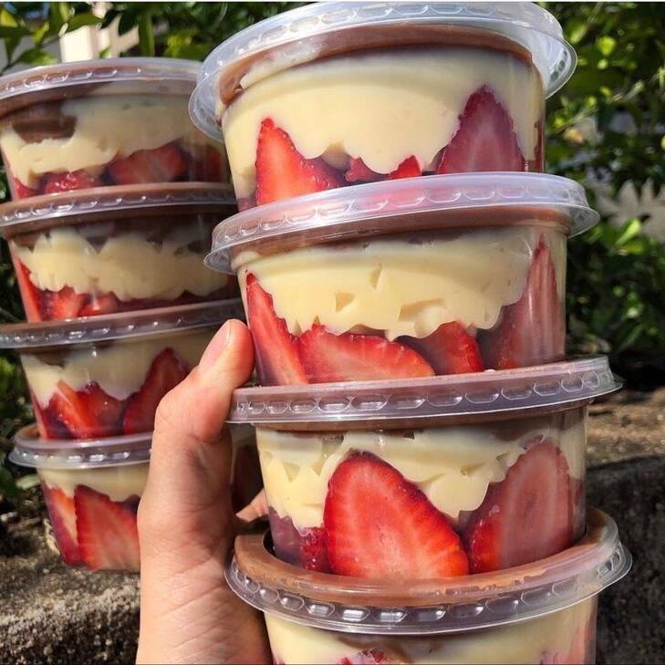 Um delicioso creme de Ninho com morangos e coberto com creme de chocolate cremoso. 250g