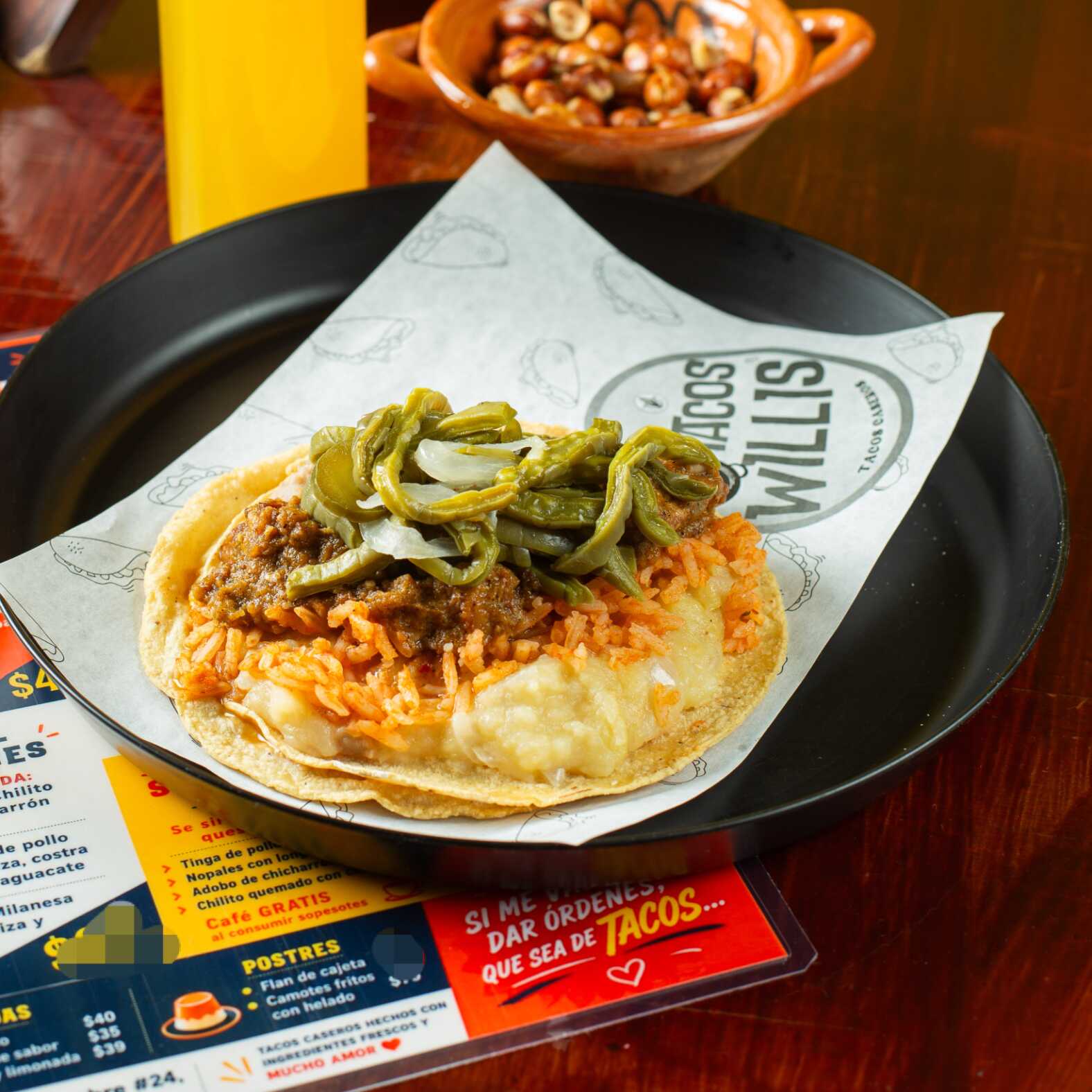 Taco de Cerdo en Salsa de Pasilla