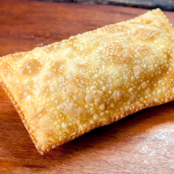 Sabor de verdade em cada mordida. Experimente nossos pastéis! Eleito o mais gostoso da região.
