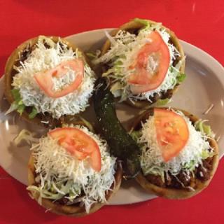Sope de Chicharrón