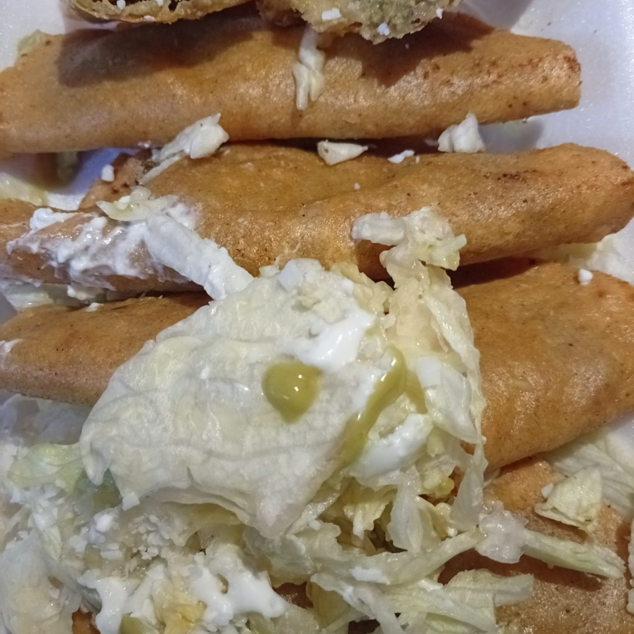 Quesadilla MOLE verde