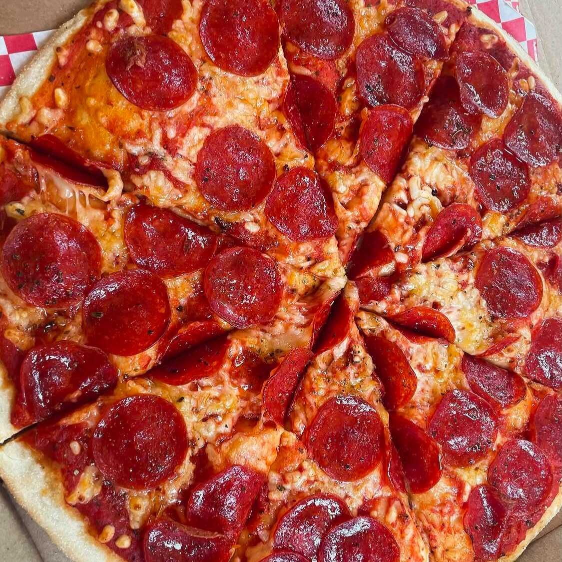 Pizza Pepperoni Junbo Orilla de Queso