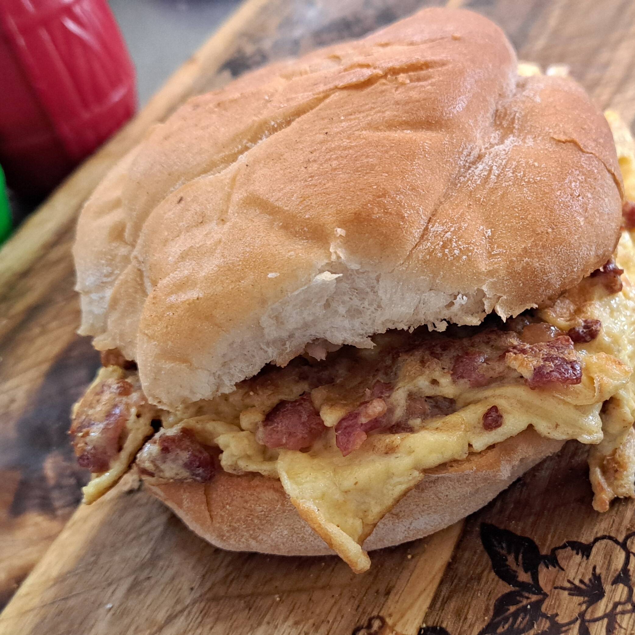 Torta de Huevo con Tocino Ahumado Picado
