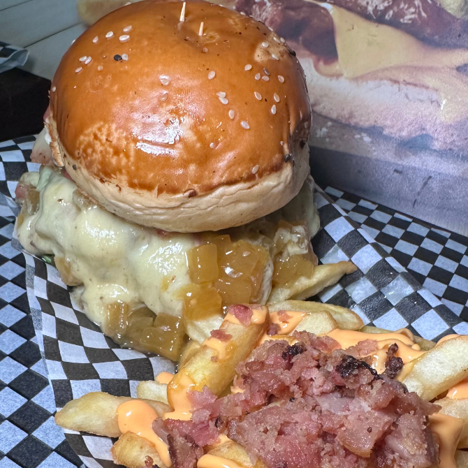 Hamburguesa Exotica Hawaiana + Papas Exoticas
