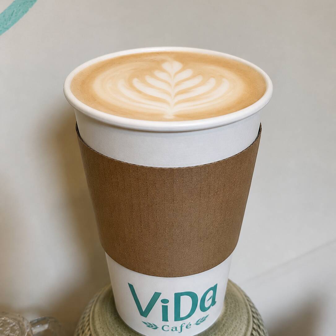 Vainilla Latte Caliente 16 Oz