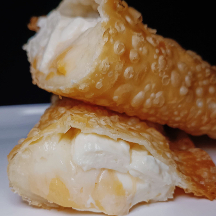 4 DELICIOSOS QUEIJOS SAO ELES MUSSARELA,MINAS ,CHEDDAR E CATUPIRY