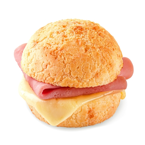 Pão de queijo recheado com queijo e presunto. Mais gostoso do que você imagina.