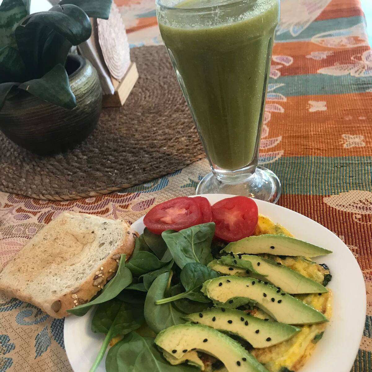 Huevos Revueltos a la Espinaca + Jugo Verde