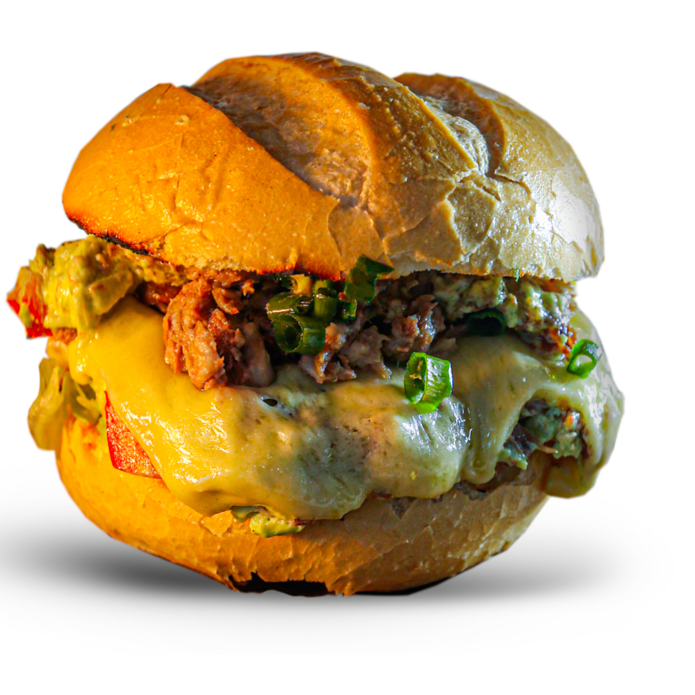 Pão Francês, 100g de Cupim Desfiado, Alface, Tomate, Cebola, Cebolinha, Queijo Mussarela, Maionese Verde