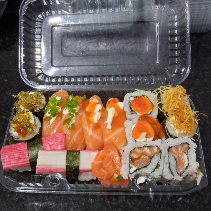 02 Make salmão c/ crispy de couve
02 sushi de salmão c/ cream chesse e cabolinha.
02 sushi de salmao c/ geleia de pimenta.
02 uramaki Filadelfia
02 maki de salmão c/ crispy de batata doce
02 suhsi de kani kama
02 sashimi de salmão.
02 uramaki de geleia de pimenta.