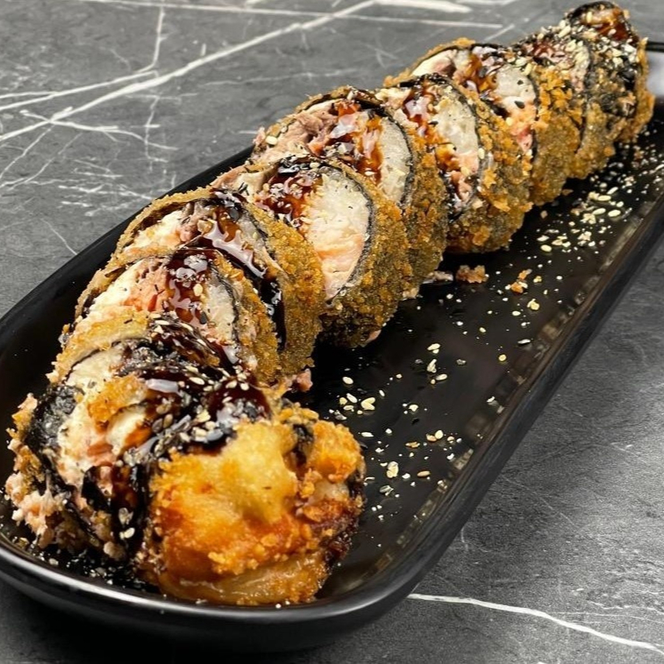 10 unidades Hot roll com tarê, cebolinha e gergelim.