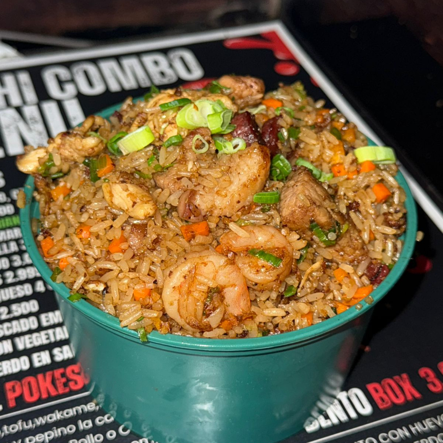 Entero Arroz de la Casa con Camarones y Carne