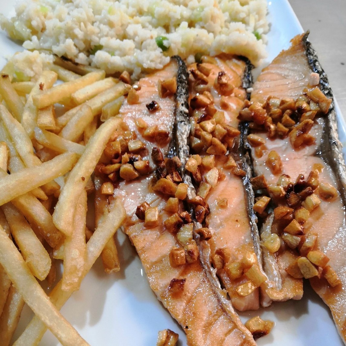 Salmón Al Mojo de Ajo