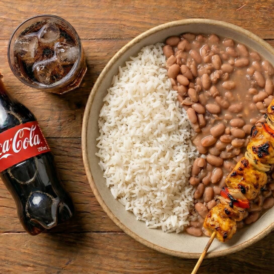 ESPETINHO DE FRANGO,ARROZ,FEIJÃO e REFRIGERANTE 200ml