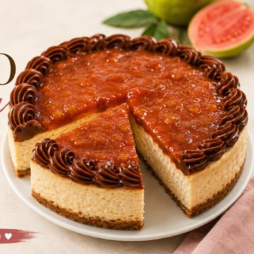 REBANADA DE PASTEL DE QUESO CON GUAYABA