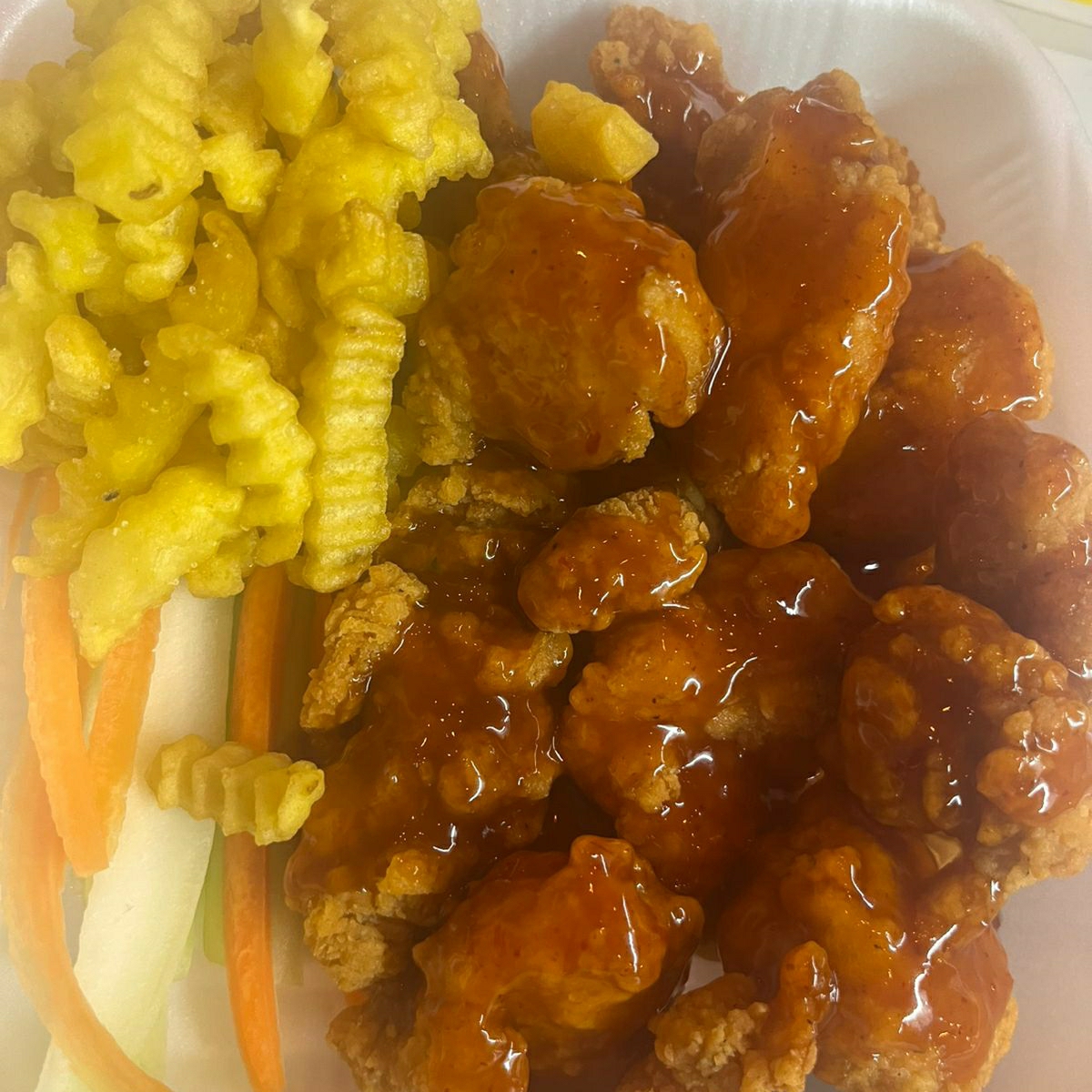 BONELESS CON PAPAS A LA FRANCESA