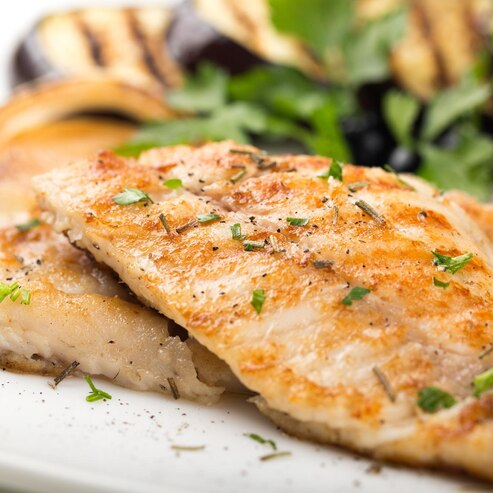 Acompanha arroz, feijão e legumes