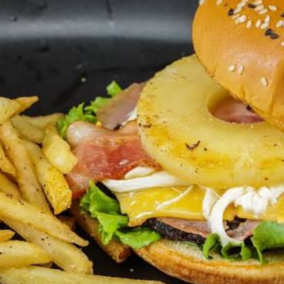 Hamburguesa Hawaiana con Papas