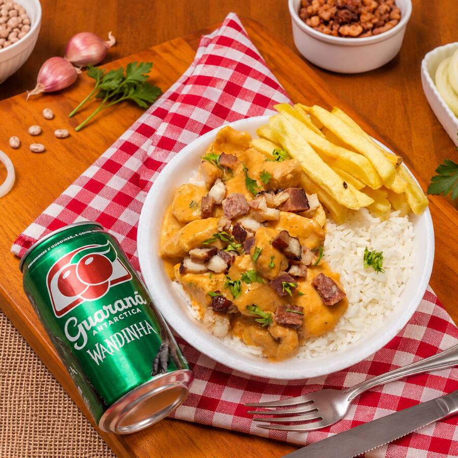 ESTROGONOFE DE FRANGO COM BACON MAIS REFRI GRATIS A SUA ESCOLHA