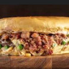 Pão de brioche, Hambúrguer artesanal, Cheddar Cremoso, Ovo, Alface, Tomate e Maionese Especial da Casa.