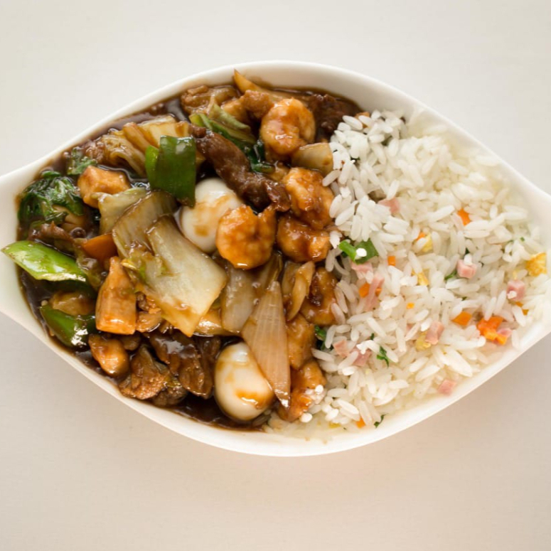 carne bovina fatiada, frango, camarão, acelga, repolho, couve-flor, brócolis, cenoura, cebola, pimentão, ovo de codorna temperado ao molho shoyo.