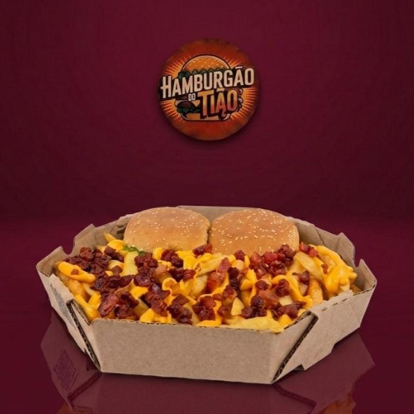 2 X-Tudo, Batata-Frita com molho Cheddar e Bacon em cubo