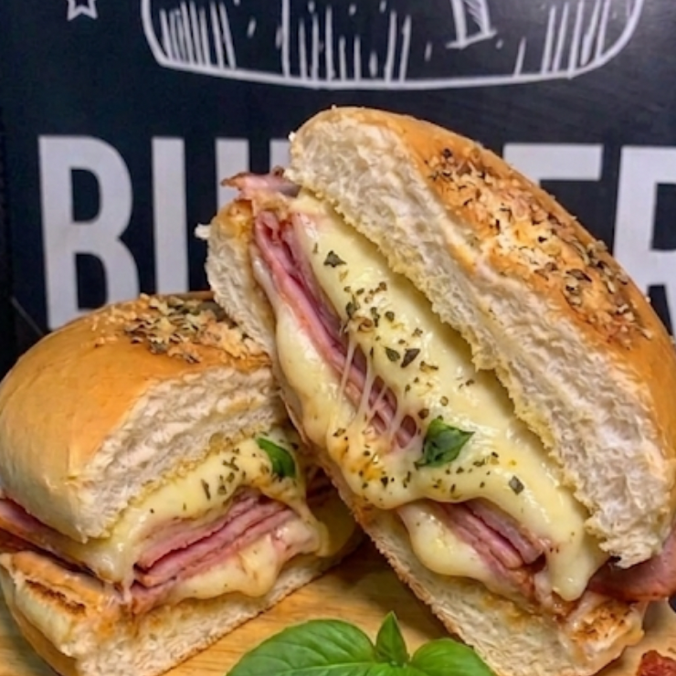 Presunto, mussarela, tomate, orégano, maionese e ketchup