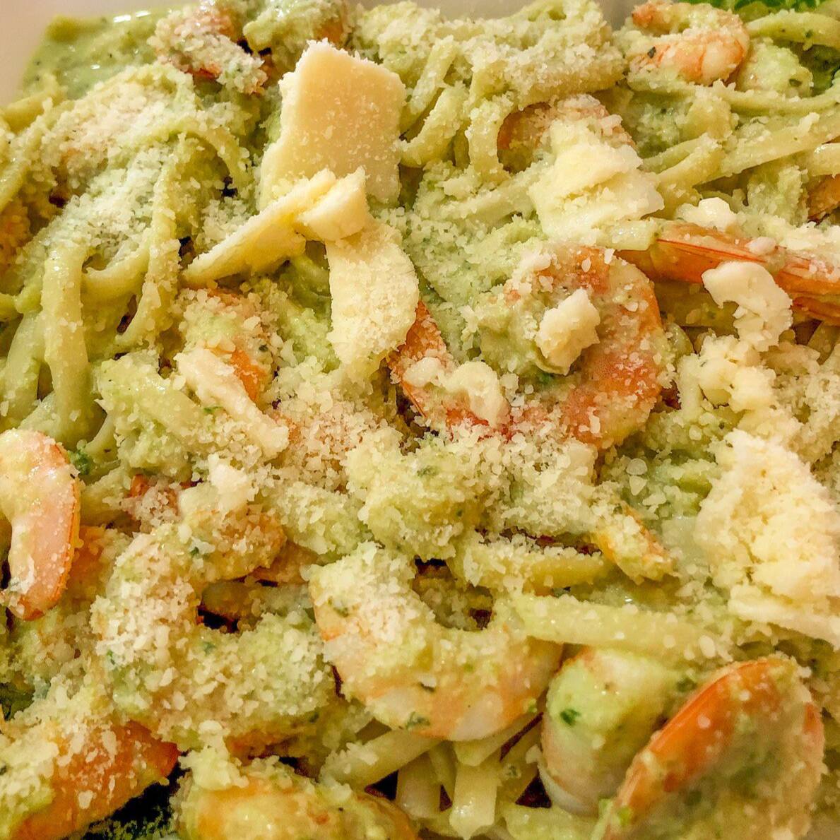 Fetuccini de Camarón con Salsa Alfredo