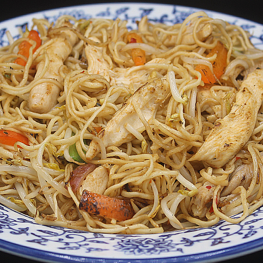 Tallarín Saltado seco al sillao con pollo