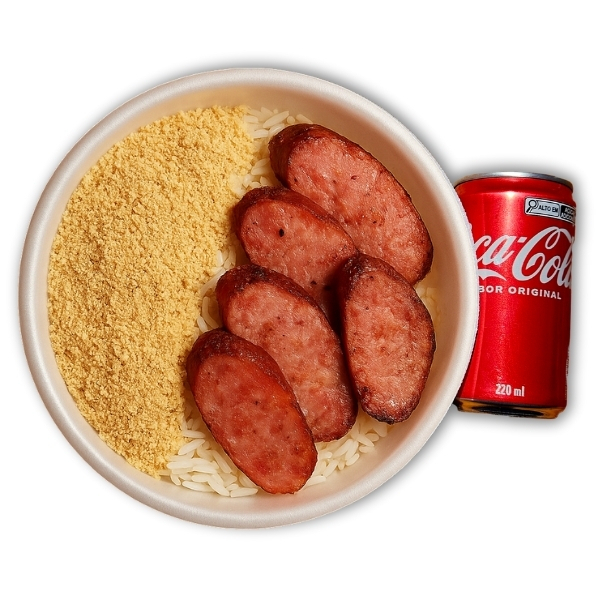Linguiça de churrasco suculenta, arroz soltinho, feijão caseiro, farofa crocante e Coca-Cola 220ml pra completar!