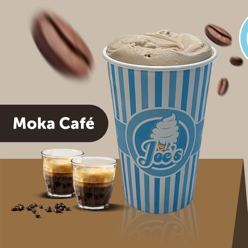 Milkshake feito com sorvete de baunilha, batido com creme especial feito com cacau e café