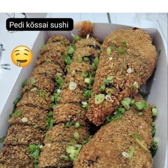 20 CARIOCA DE SALMÃO E DOIS TEMAKIS FRITOS KANI E SKIN