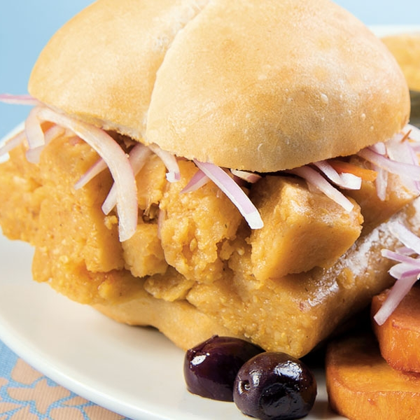 PAN CON TAMAL DE POLLO