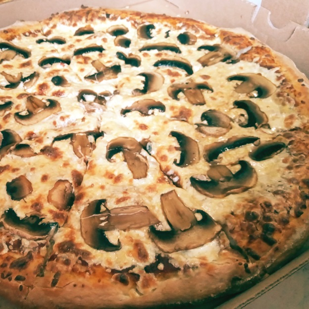Pizza Grande Artesanal de Champiñones 8 Rebanadas