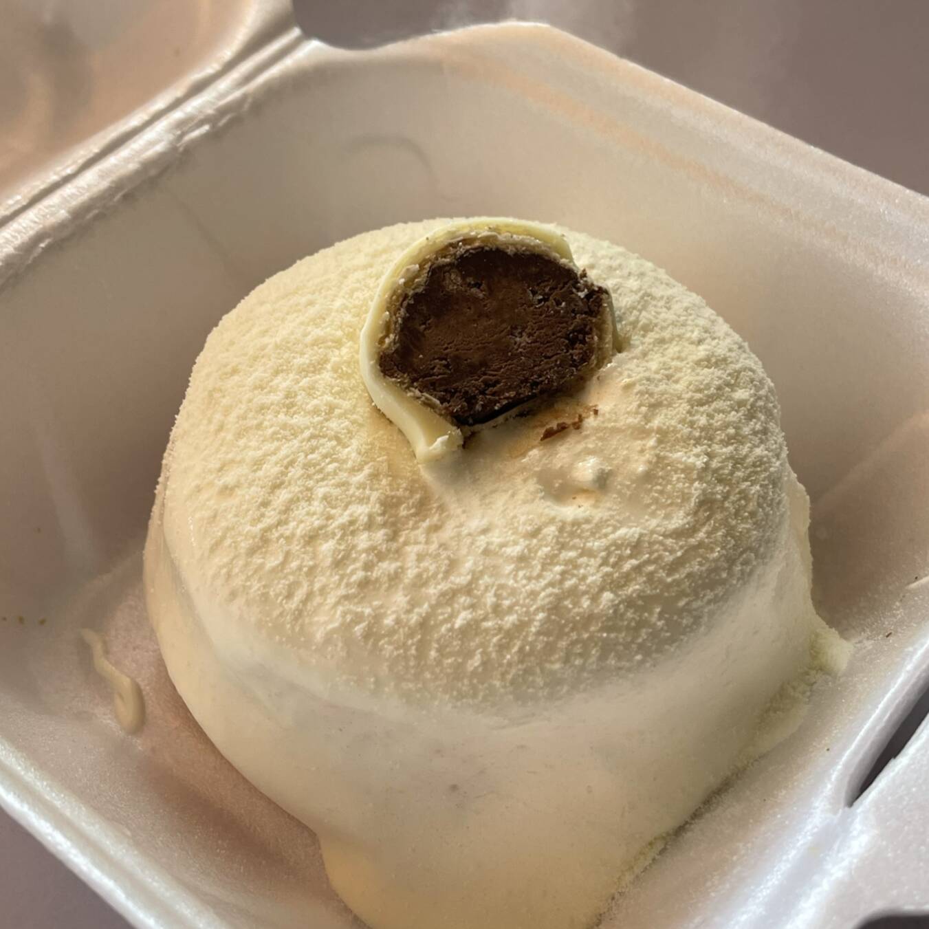Leve, cremoso e impossível de resistir. 🤍✨ Derrete na boca e entrega aquele sabor suave e marcante que transforma qualquer momento em algo especial. ☁️