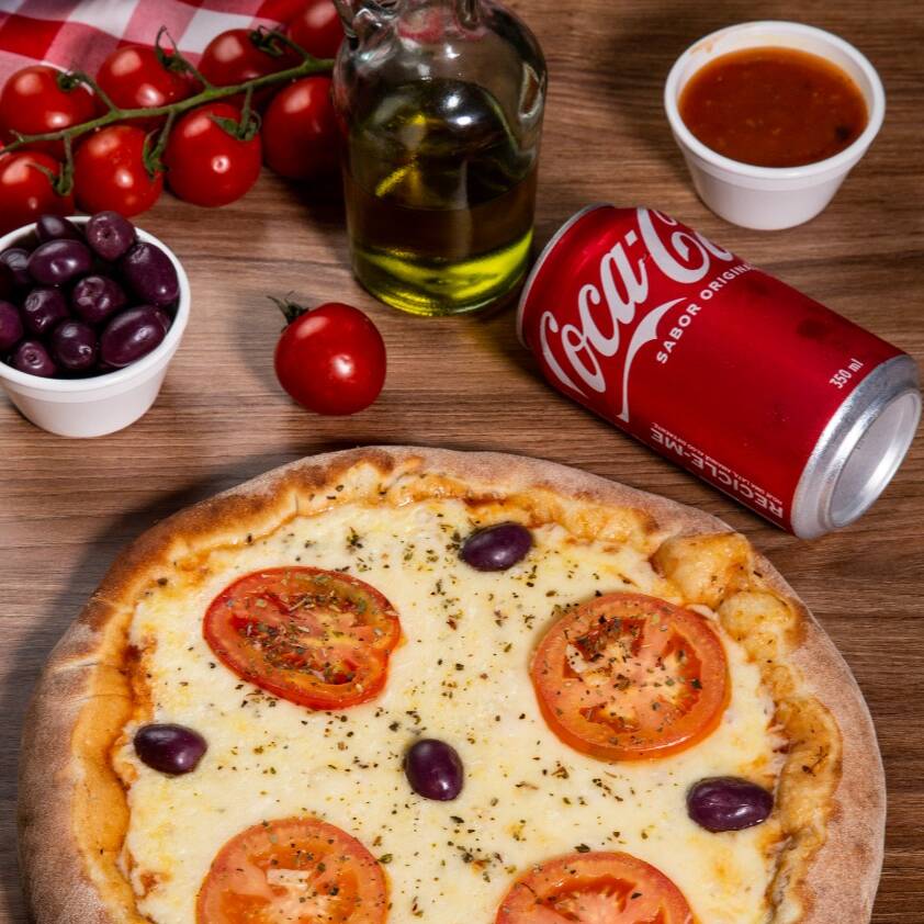 1 pizza broto (25cm) + refrigerante lata 350ml