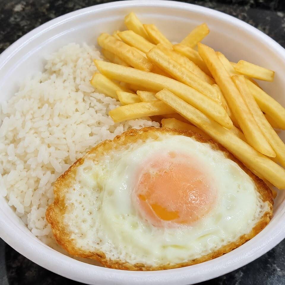 Acompanhado De Arroz , Feijao e Farofa.