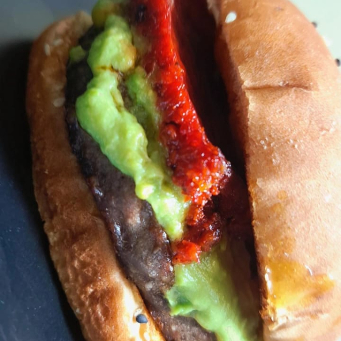 Hamburguesa MEXICANA con papas a la francesa