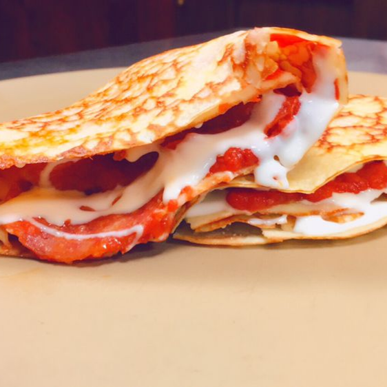 CREPA SALAMI CON QUESO