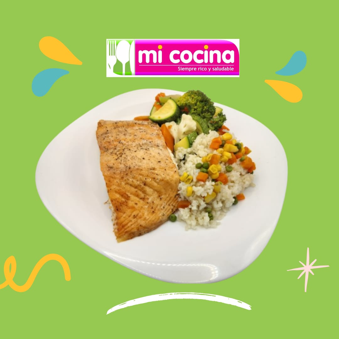Salmon Acompañado de Arroz y Verduras al Vapor